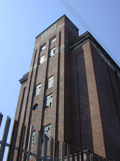 Side view of 1937 Building
